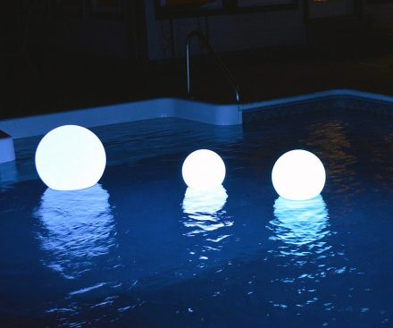 Esferas flotantes luminosas