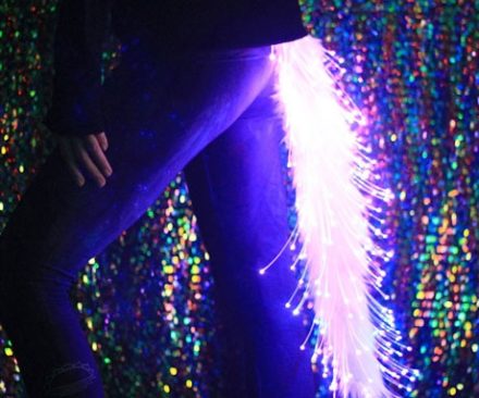 Cola peluda de fibra óptica luminosa