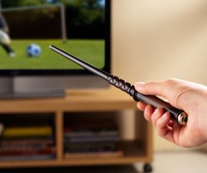 Mando remoto de TV con forma de varita mágica
