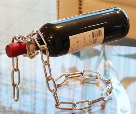 Soporte metálico de cadena para vino