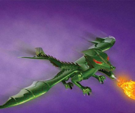 Dragón escupe fuego volador por control remoto