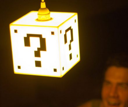 Lámpara de bloque con signo de interrogación de Super Mario