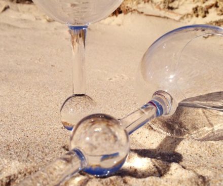 Wine glass for beaches