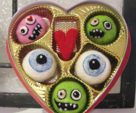 Caramelos zombi de fieltro de San Valentín