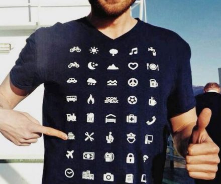 Camiseta de iconos viajeros