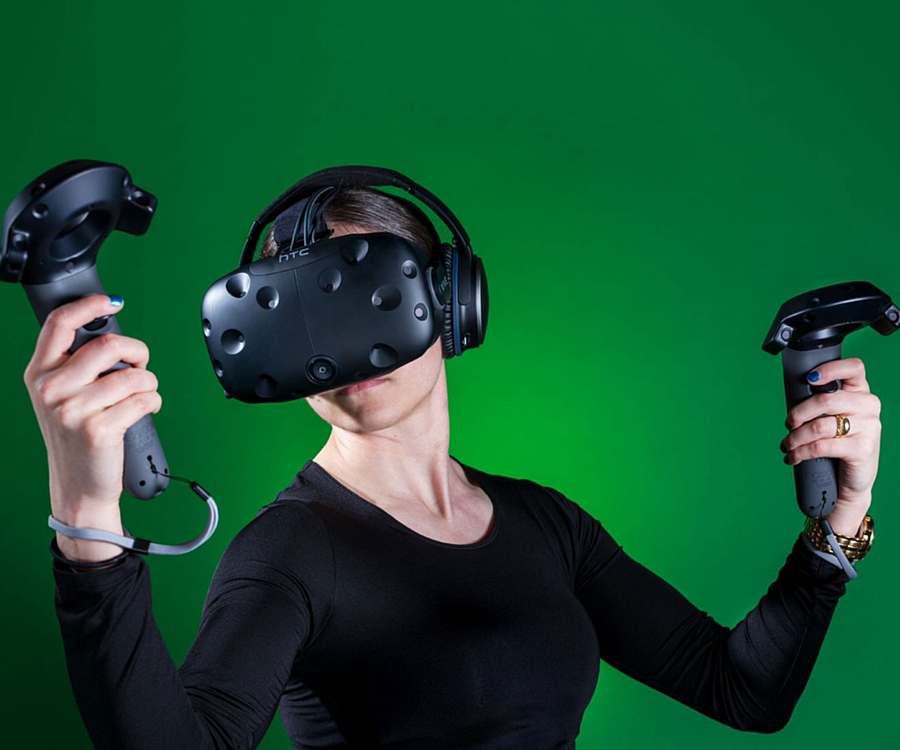 Виртуальные очки 2. Рисунок шлем виртуальной реальности с джойстиками. Шлем VR фотоклипарт. Виар gif. Предметы виртуальной реальности с подписями.