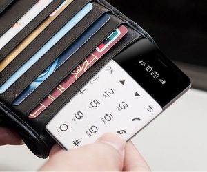 Teléfono minimalista del tamaño de una tarjeta de crédito