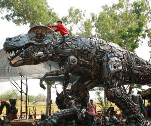 Escultura de T-Rex de metal de tamaño natural