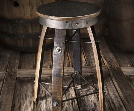 Taburete giratorio para barra de madera de Whisky