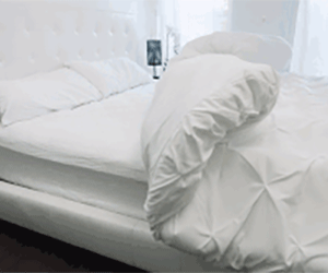 Dispositivo de manta para auto-hacer la cama