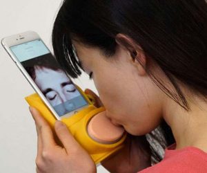 Kissenger el dispositivo móvil de besos en tiempo real