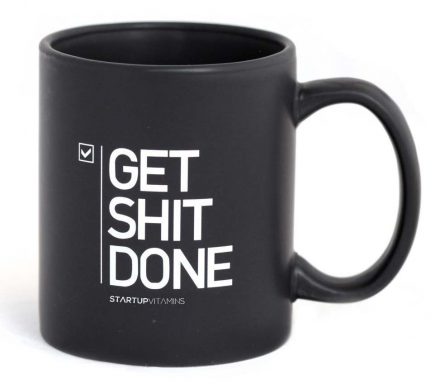 Hazte con la taza Get Shit Done (Acaba esa mierda)