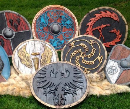 Escudos de combate medievales hechos a mano