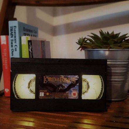 Lámparas retro con cintas VHS