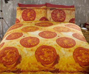 Edredón de pizza con queso y tomate
