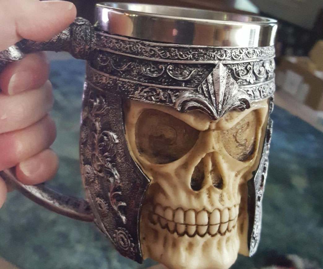 Taza de café de acero inoxidable con cráneo