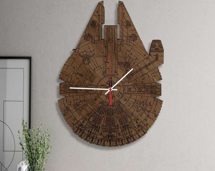 Reloj de madera de pared del Halcón Milenario